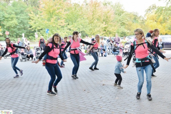 Nemzetközi Babahordozó Nap volt a Nyíregyházi Állatparkban